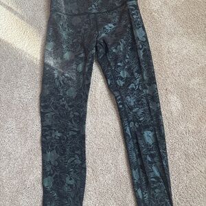 Lululemon size 6 leggings